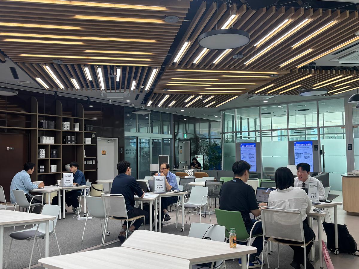 0810_해외수출상담(3).jpg 이미지