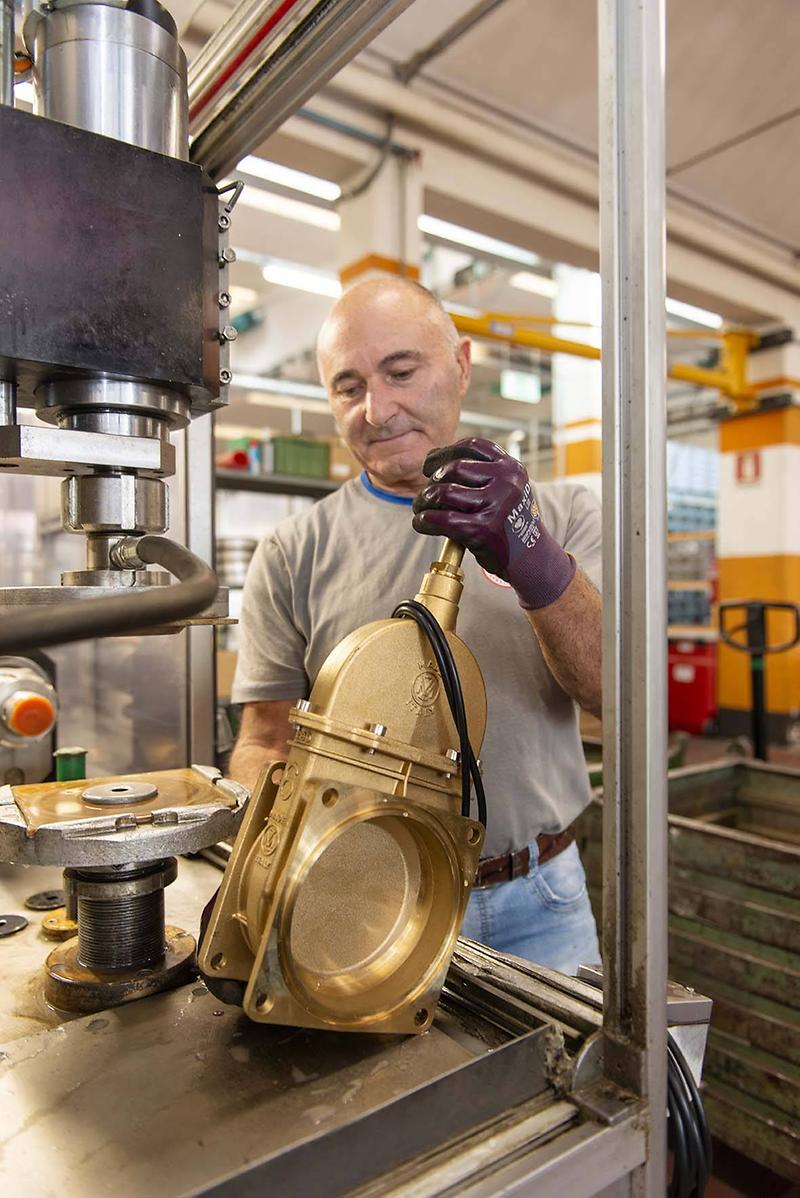 특장차 제조용 주요 장비 (PTO, 고압펌프, 진공펌프, 게이트 밸브 등) 및 산업용 생산장비 외 제품의 5번째 사진 썸네일